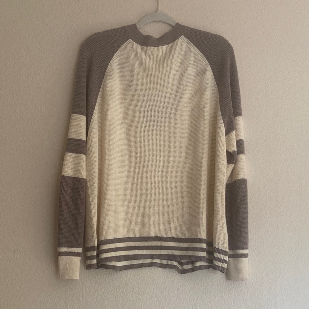 Faherty Throwback V-Neck Long Sleeve Sweater In F… - image 4